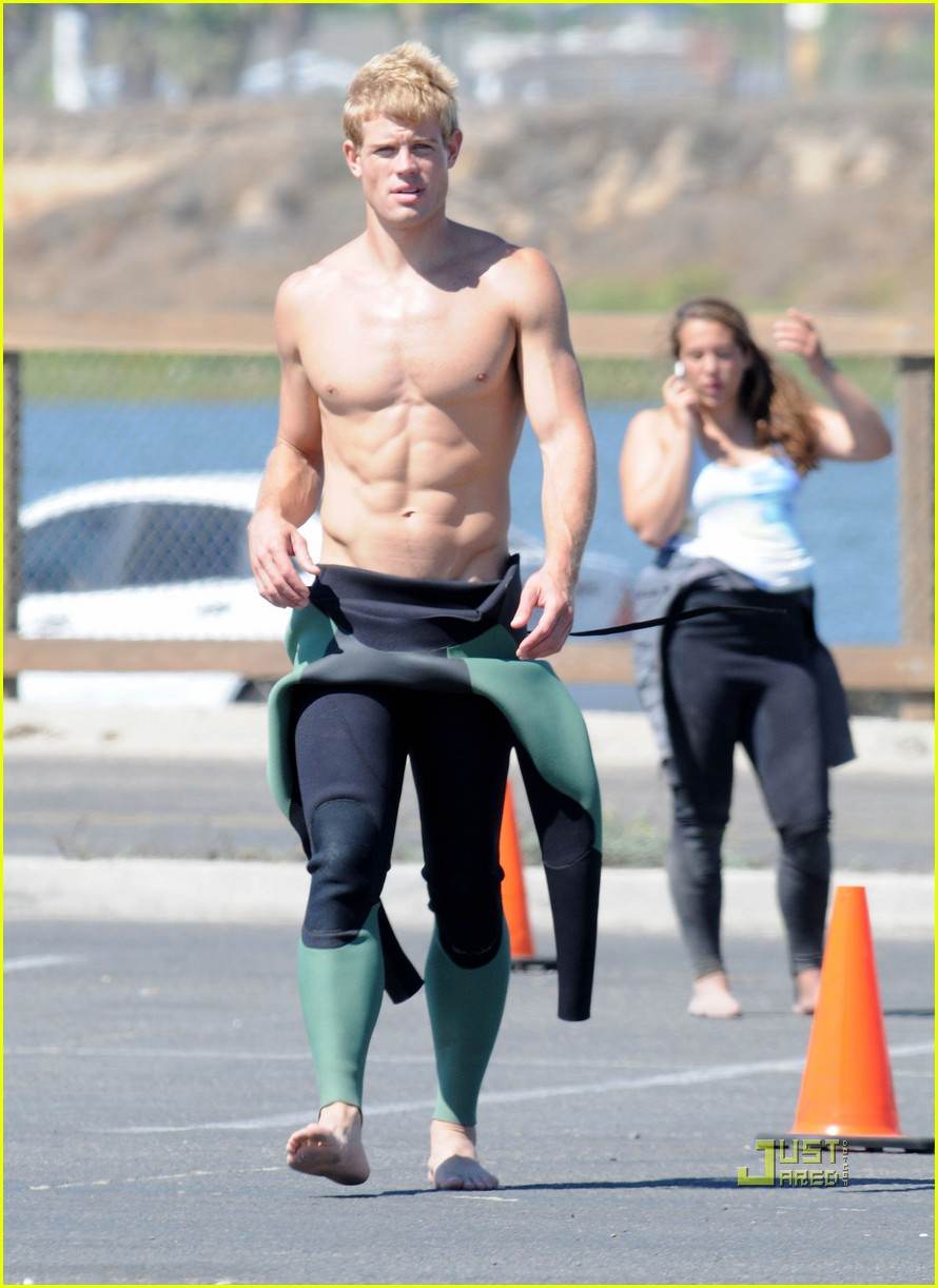 แอบดูคนดัง Trevor Donovan