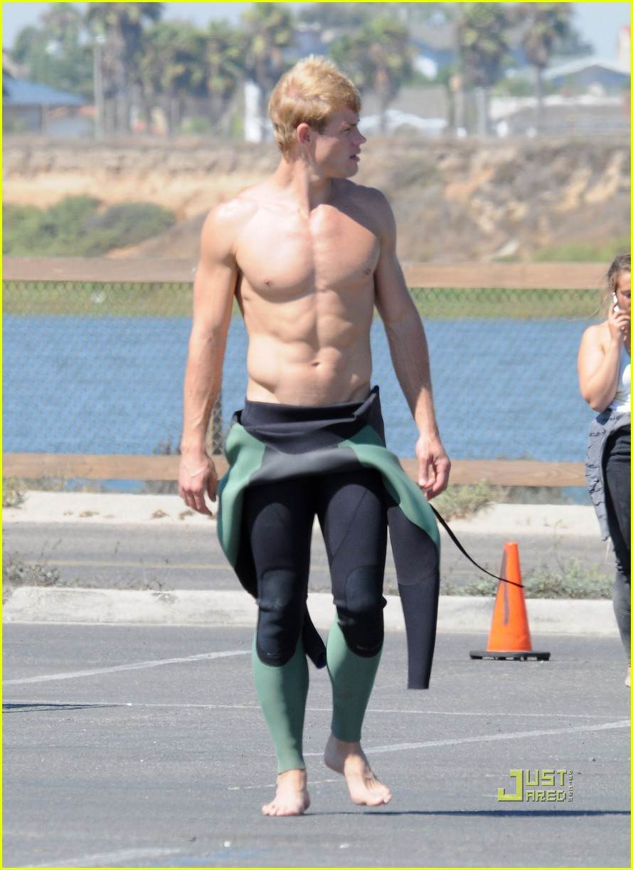 แอบดูคนดัง Trevor Donovan