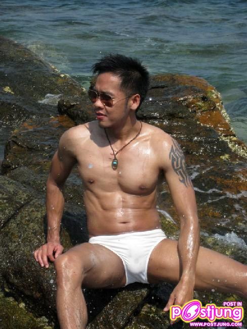 หนุ่มน่าตาเถื่อน ๆ รอยสักเท่ ๆ ชอบไหมคร่ะ