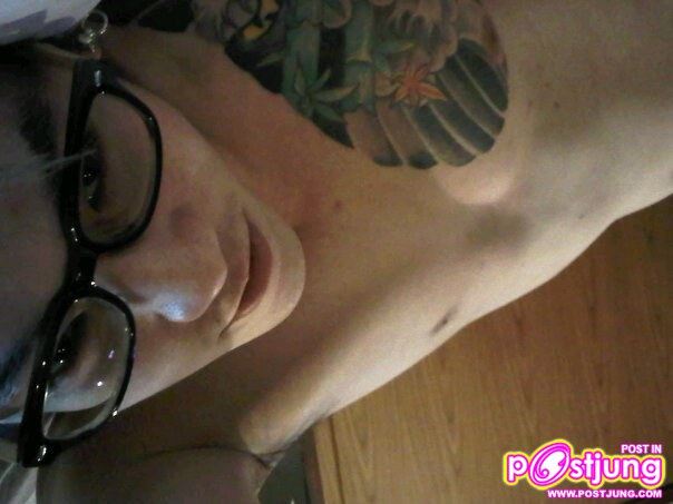 หนุ่มน่าตาเถื่อน ๆ รอยสักเท่ ๆ ชอบไหมคร่ะ