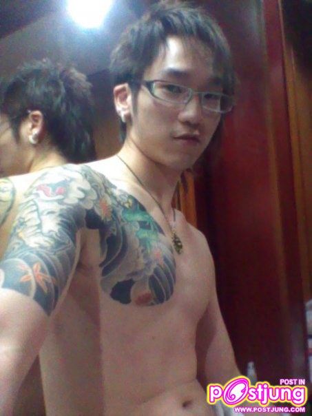 หนุ่มน่าตาเถื่อน ๆ รอยสักเท่ ๆ ชอบไหมคร่ะ