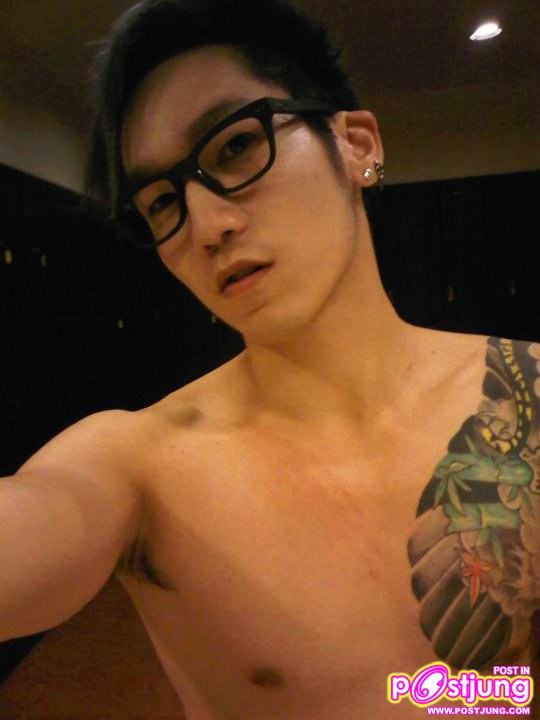 หนุ่มน่าตาเถื่อน ๆ รอยสักเท่ ๆ ชอบไหมคร่ะ