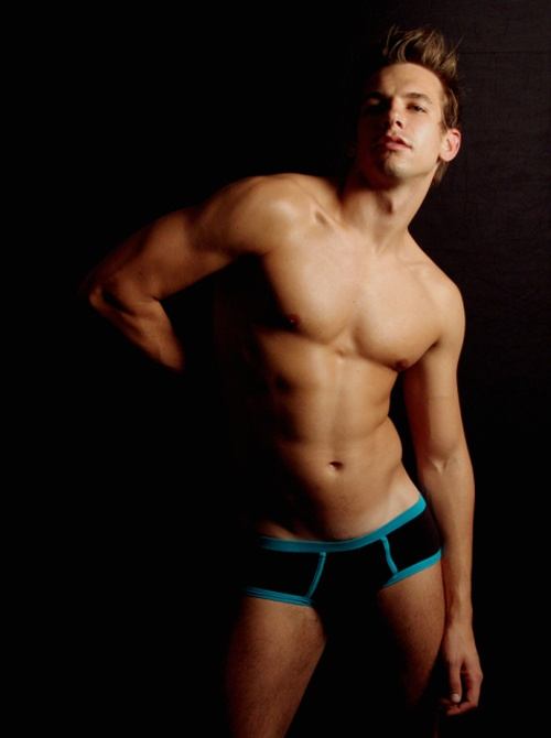 ปนเปนายแบบหนุ่ม