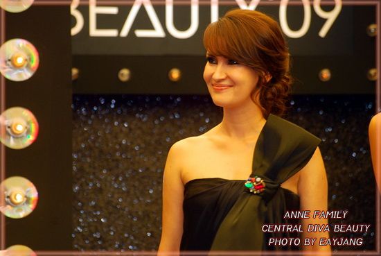 แอน ทองประสม