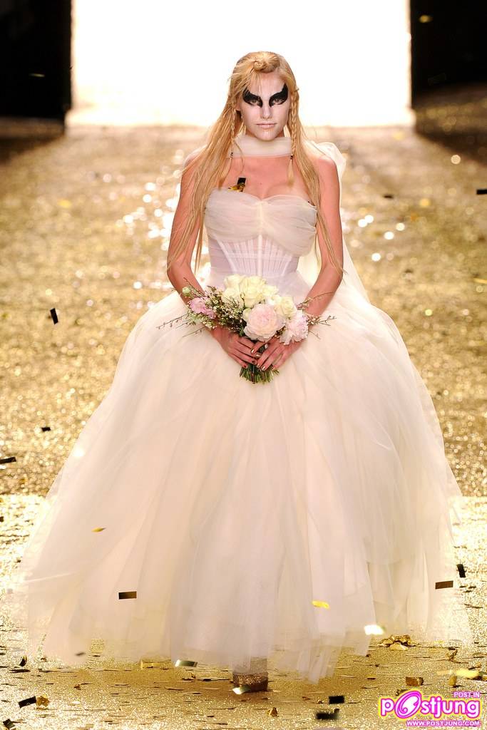 Vivienne Westwood 1ใน14 ชุดที่Kate เลือก