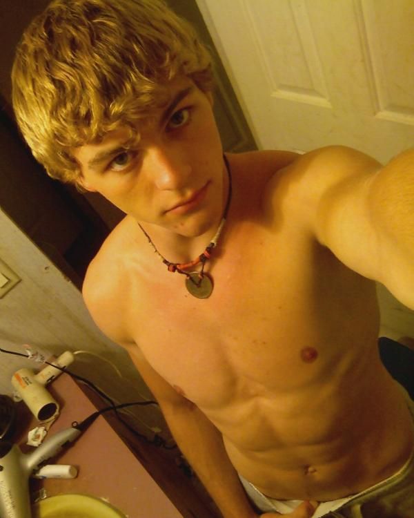 ล่ำหล่อ หรือ หล่อล่ำ