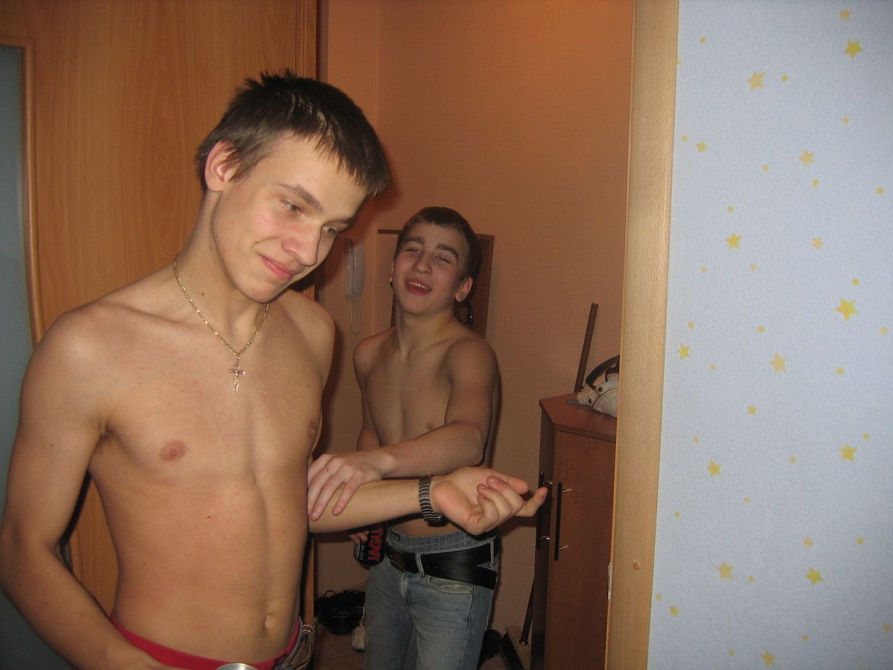 ล่ำหล่อ หรือ หล่อล่ำ