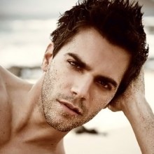 ล่ำอีกสิครับ หล่อได้อีกมั้ย