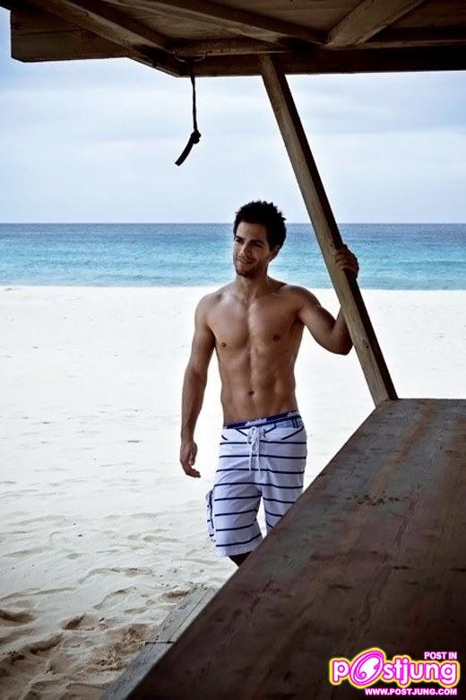 ล่ำอีกสิครับ หล่อได้อีกมั้ย