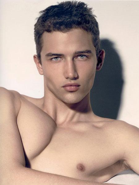 นายแบบคนนี้หล่อดีครับ ไม่รู้ชื่อไร