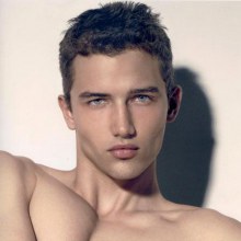 นายแบบคนนี้หล่อดีครับ ไม่รู้ชื่อไร