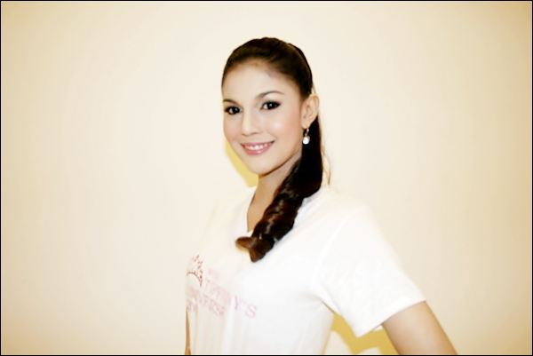 น้อง จูนนี่ หมายเลข 30 1 ในผู้เข้ารอบ 30 คนสุดท้าย Miss Tiffany 2011