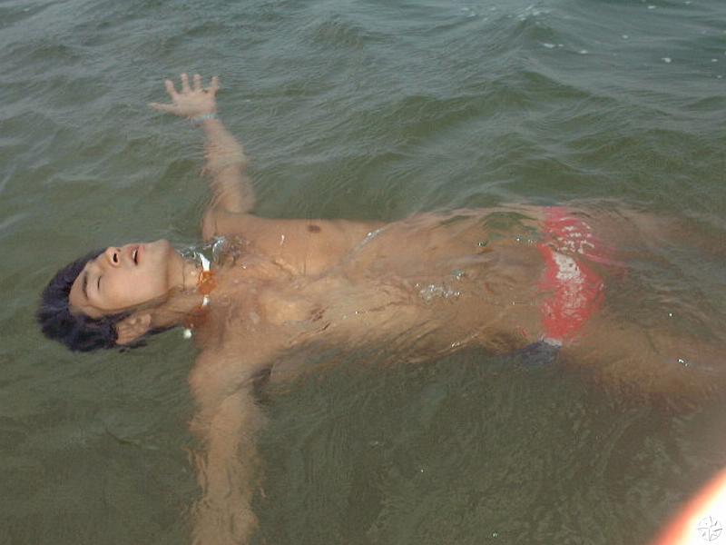 ตี๋ ญี่ปุ่นไปเล่นน้ำ