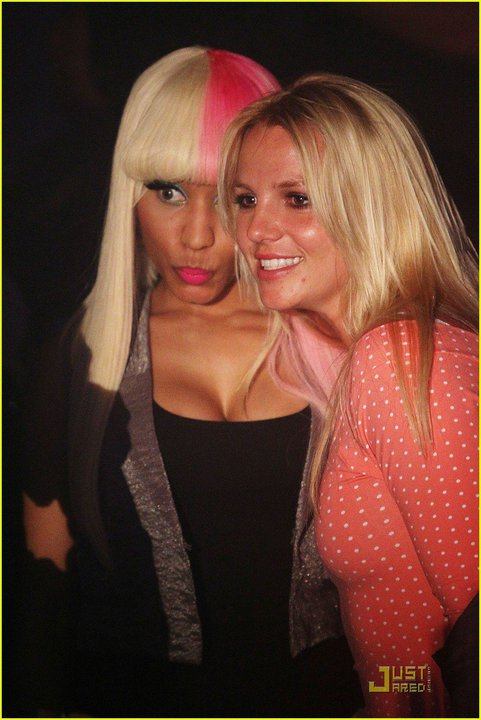 Britney Spears y Nicki Minaj en el club Factory ผอม ลง จิงๆ
