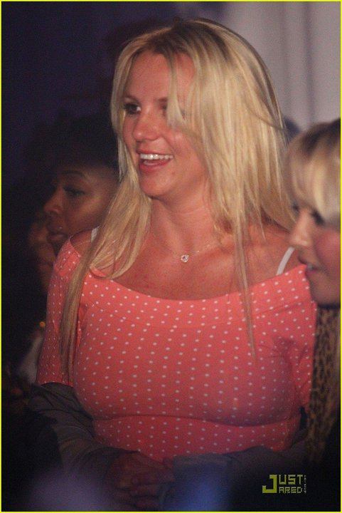 Britney Spears y Nicki Minaj en el club Factory ผอม ลง จิงๆ