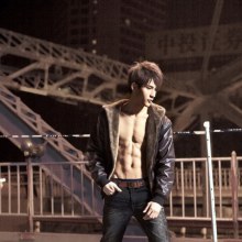 หนุ่มหล่อหน้าใสครับ