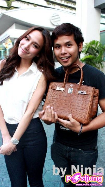 อั้มพัชราภา & สามัญชนแฟนคลับ