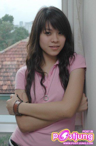 กลัวที่ไหน &lsquo;พะแพง&rsquo; แอ่นอกรับ อัพหน้าถ่ายหวิว เรียกกระแส