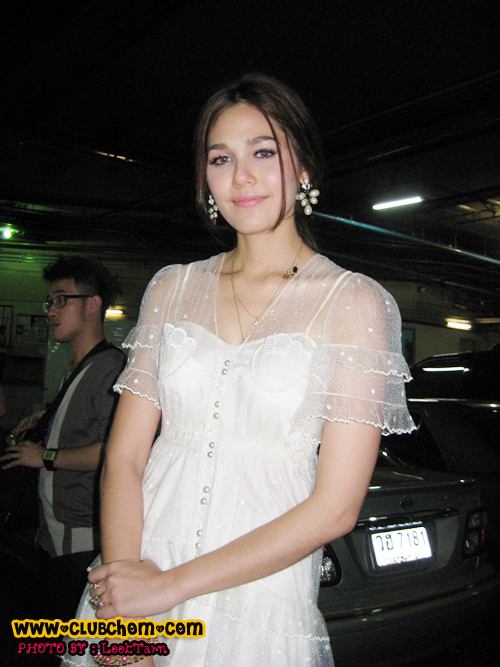 ชมพู่ อารยา ในงาน ชม ชิม ช็อป @ FASHIONISLAND