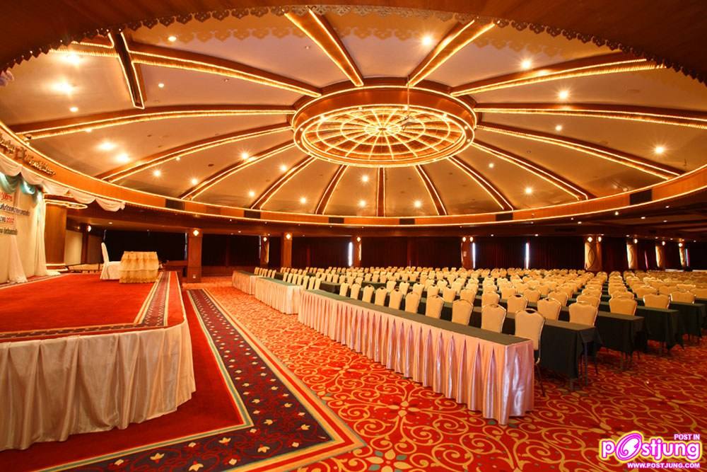 ห้องประชุมใหญ่อลังมาก