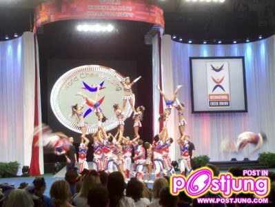 ปอมปอมฯ ม.กรุงเทพ เจ๋ง! คว้าแชมป์โลก2011