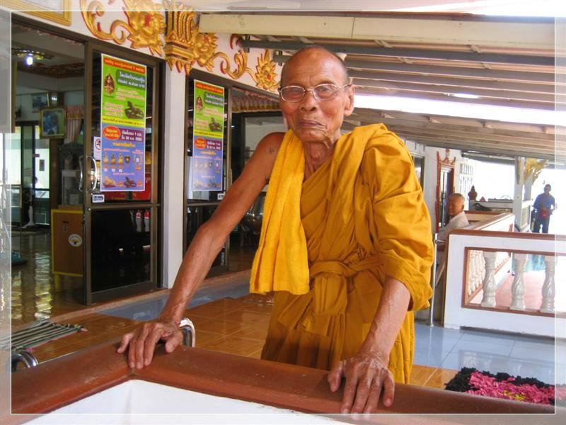 หลวงพ่อเพี้ยน แห่งวัดเกริ่นกฐิน พระเกจิอาจารย์ที่ชาวลพบุรีเคารพและศรัทธา