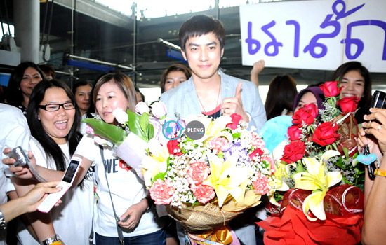 ฟิล์ม-รัฐภูมิ  กลับไทย ครอบครัว-แฟนคลับ รอรับอบอุ่น