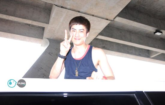 ฟิล์ม-รัฐภูมิ  กลับไทย ครอบครัว-แฟนคลับ รอรับอบอุ่น