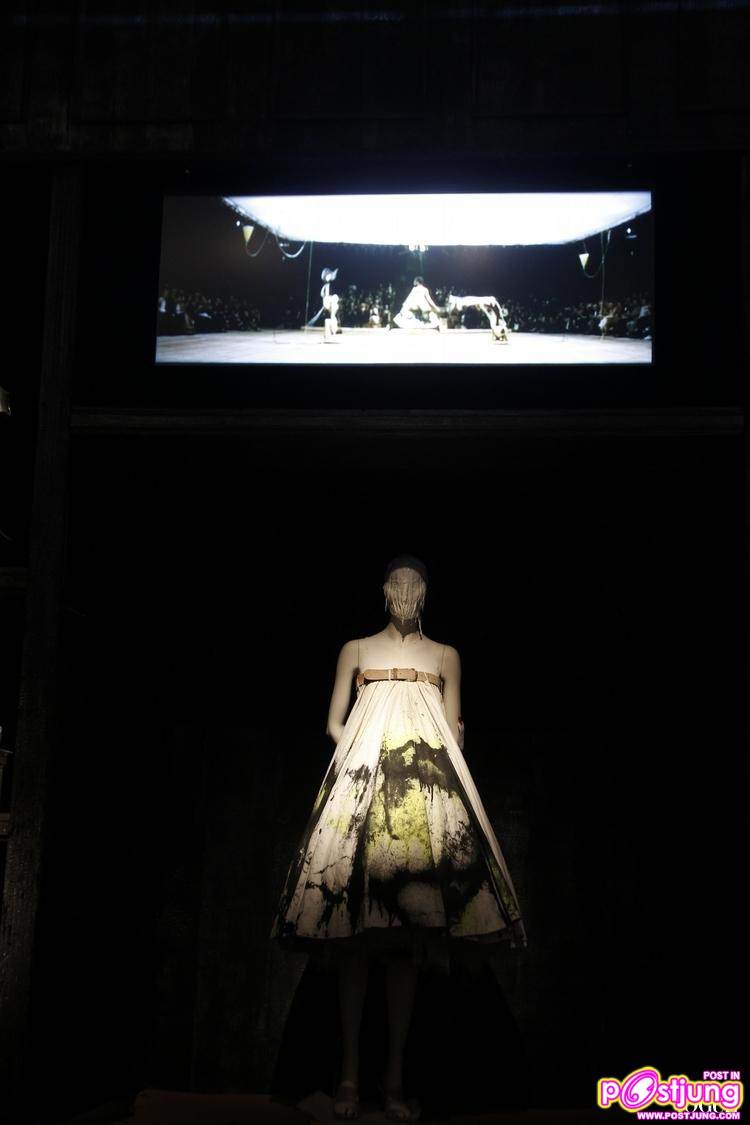[PREVIEW] ALEXANDER MCQUEEN: SAVAGE BEAUTY
