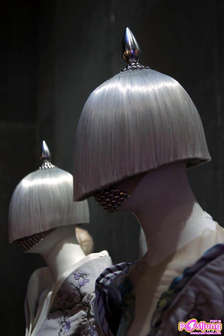 [PREVIEW] ALEXANDER MCQUEEN: SAVAGE BEAUTY