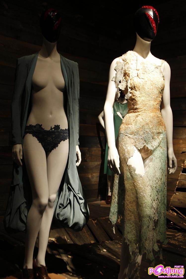 [PREVIEW] ALEXANDER MCQUEEN: SAVAGE BEAUTY