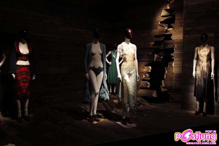 [PREVIEW] ALEXANDER MCQUEEN: SAVAGE BEAUTY