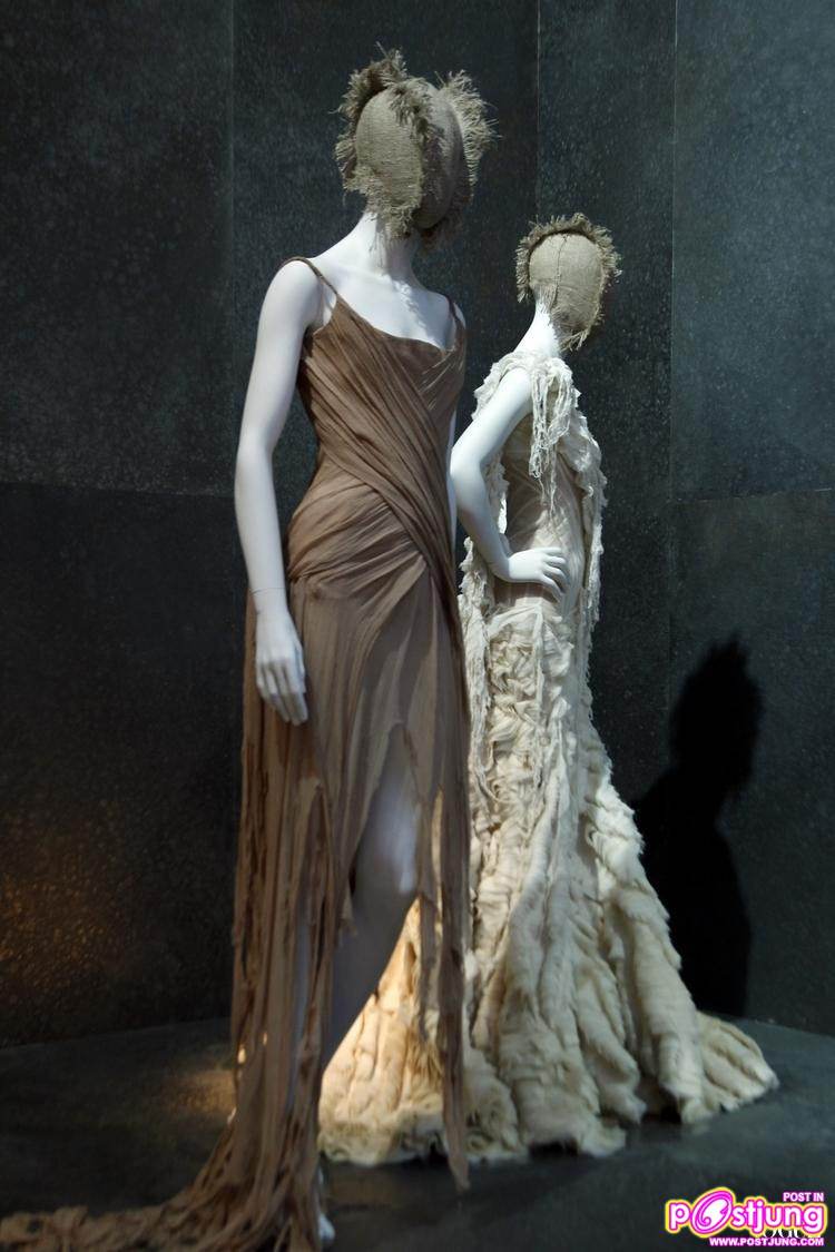 [PREVIEW] ALEXANDER MCQUEEN: SAVAGE BEAUTY