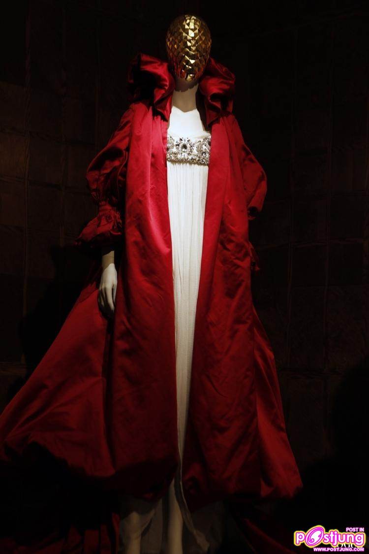 [PREVIEW] ALEXANDER MCQUEEN: SAVAGE BEAUTY