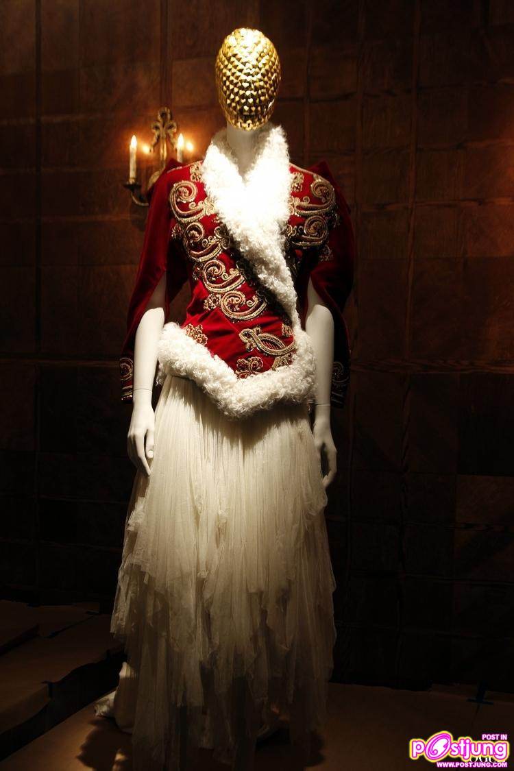 [PREVIEW] ALEXANDER MCQUEEN: SAVAGE BEAUTY