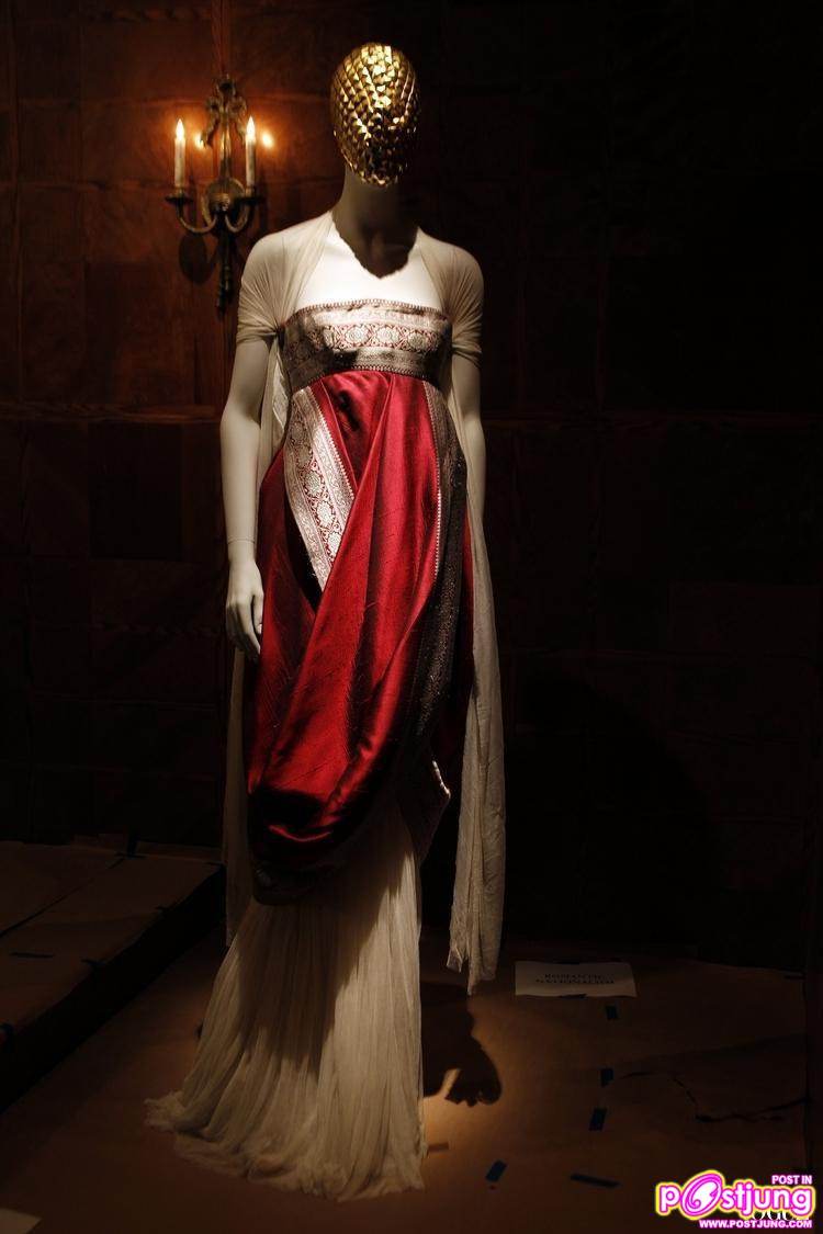 [PREVIEW] ALEXANDER MCQUEEN: SAVAGE BEAUTY