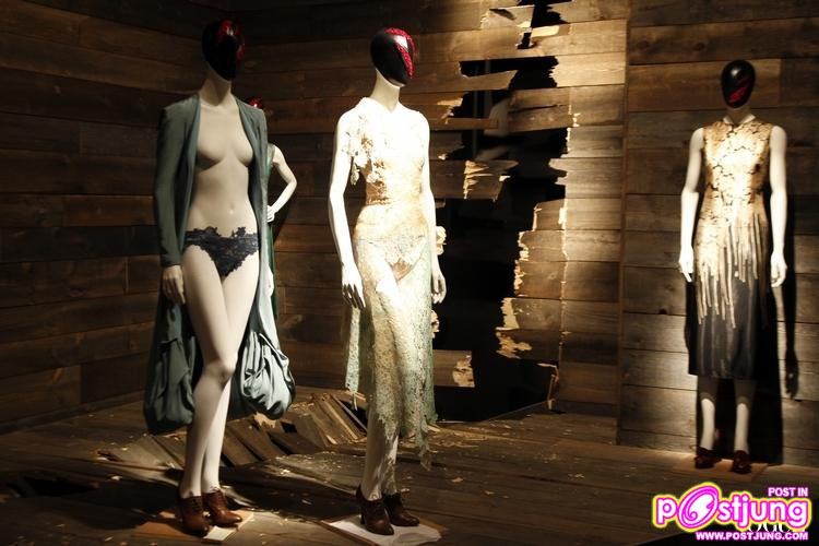 [PREVIEW] ALEXANDER MCQUEEN: SAVAGE BEAUTY