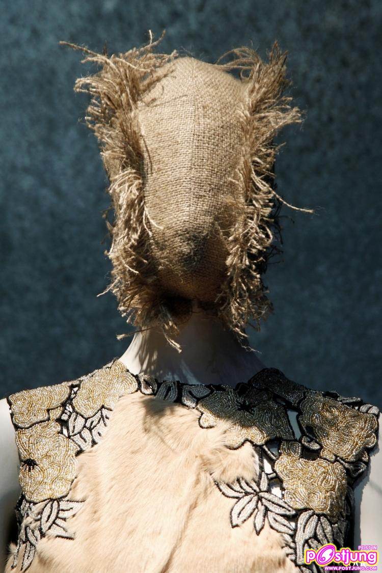 [PREVIEW] ALEXANDER MCQUEEN: SAVAGE BEAUTY