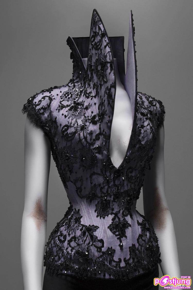 [PREVIEW] ALEXANDER MCQUEEN: SAVAGE BEAUTY