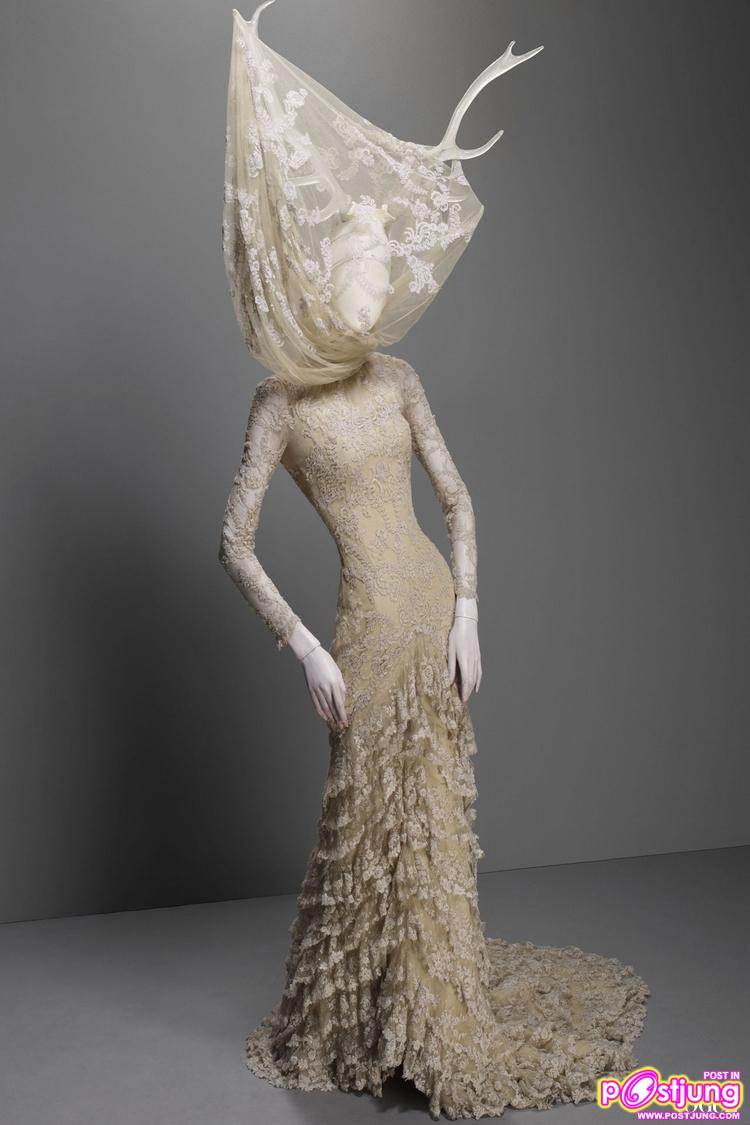 [PREVIEW] ALEXANDER MCQUEEN: SAVAGE BEAUTY