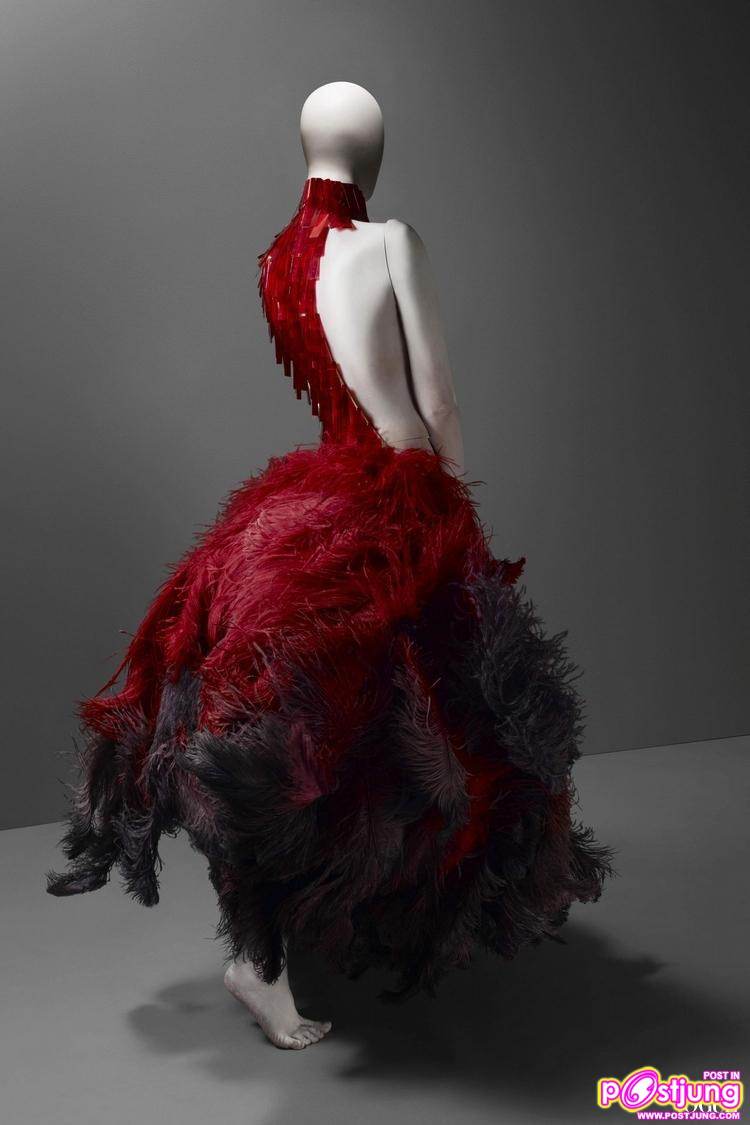 [PREVIEW] ALEXANDER MCQUEEN: SAVAGE BEAUTY