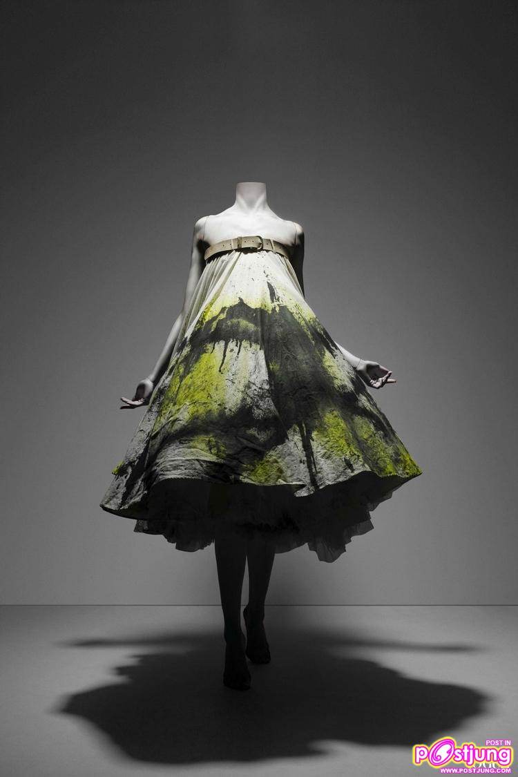 [PREVIEW] ALEXANDER MCQUEEN: SAVAGE BEAUTY