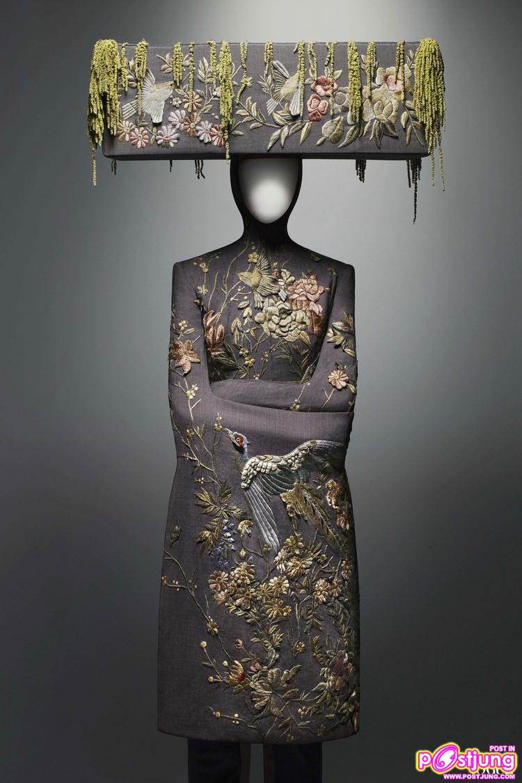 [PREVIEW] ALEXANDER MCQUEEN: SAVAGE BEAUTY