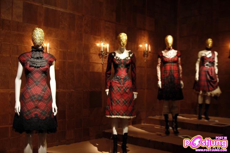 [PREVIEW] ALEXANDER MCQUEEN: SAVAGE BEAUTY