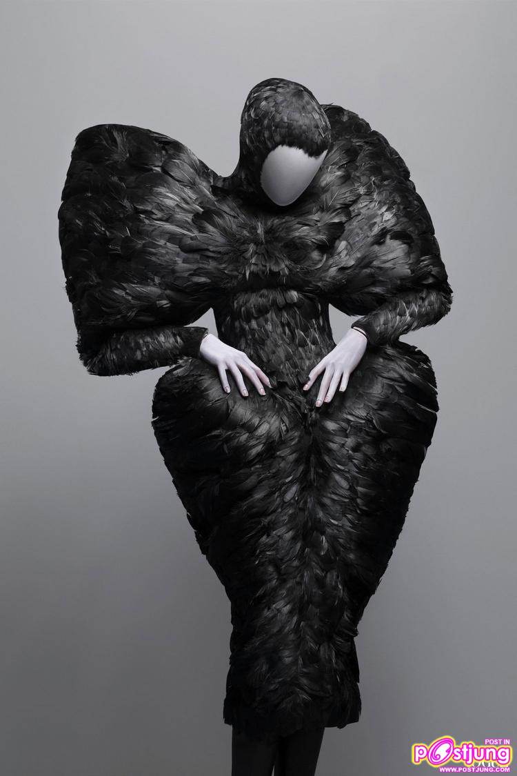 [PREVIEW] ALEXANDER MCQUEEN: SAVAGE BEAUTY