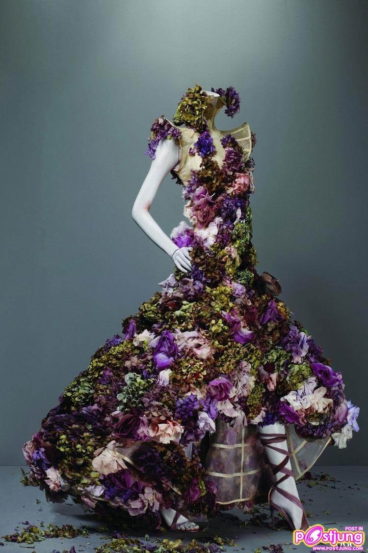 [PREVIEW] ALEXANDER MCQUEEN: SAVAGE BEAUTY
