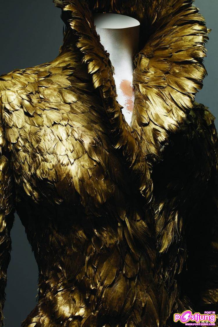 [PREVIEW] ALEXANDER MCQUEEN: SAVAGE BEAUTY