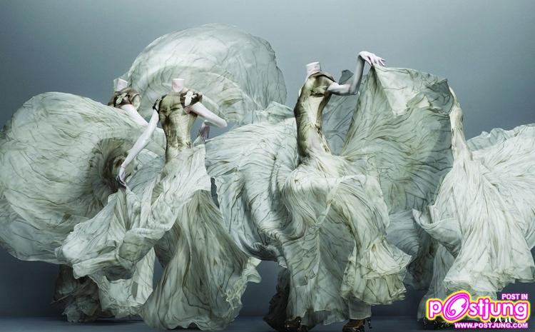 [PREVIEW] ALEXANDER MCQUEEN: SAVAGE BEAUTY