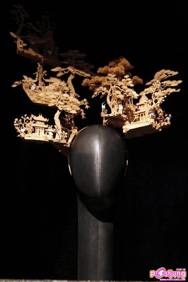 [PREVIEW] ALEXANDER MCQUEEN: SAVAGE BEAUTY