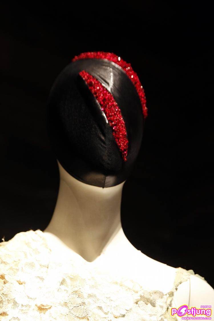 [PREVIEW] ALEXANDER MCQUEEN: SAVAGE BEAUTY